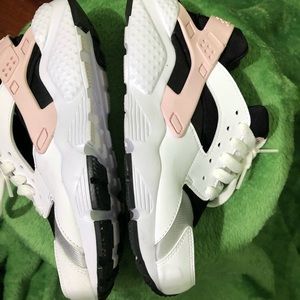 Nike Air Huaraches white/pink/black/gray